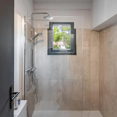 Sempietru, 8 Pers, Lagon & A Pied فيلة *