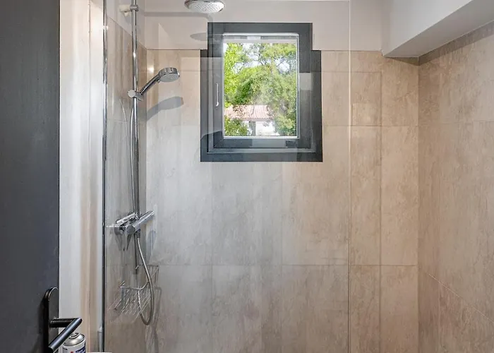 Sempietru, 8 Pers, Lagon & A Pied Vila *