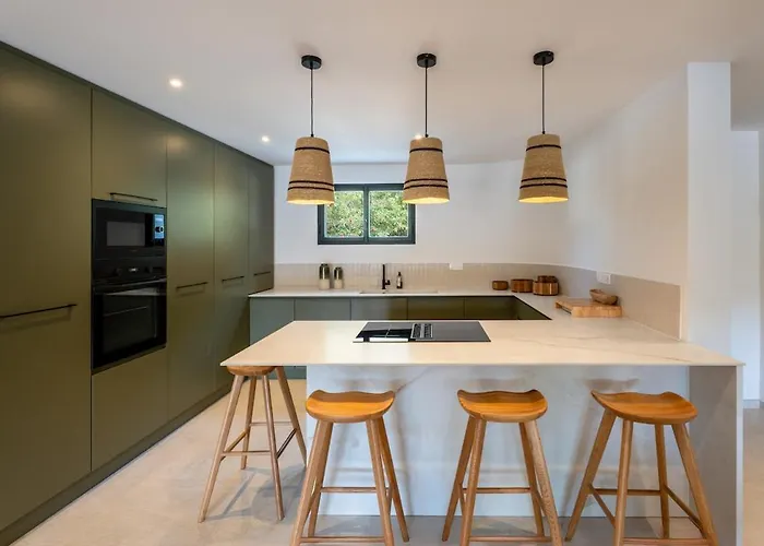 Sempietru, 8 Pers, Lagon & A Pied Lecci